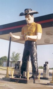 Muffler Men Across the USA: Quirky Roadside Giants Worth the Detour