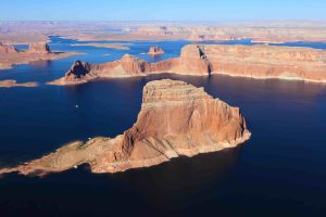 Best Lake Vacations in the USA: 15 Lakes for Water Adventures & Scenic Getaways
